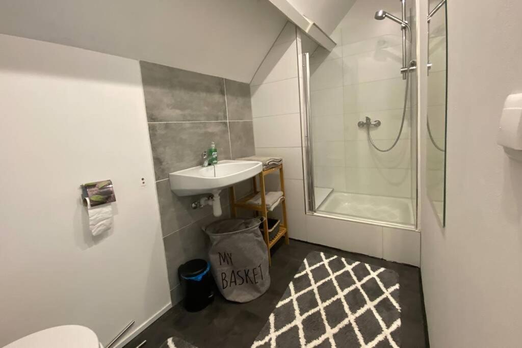 Traumhaftes Geraeumiges Ferienhaus In Meernaehe 브라위니서 외부 사진