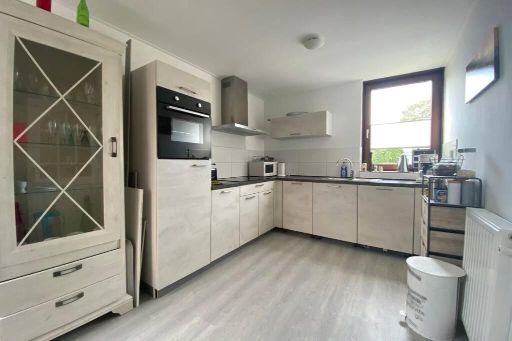 Traumhaftes Geraeumiges Ferienhaus In Meernaehe 브라위니서 외부 사진